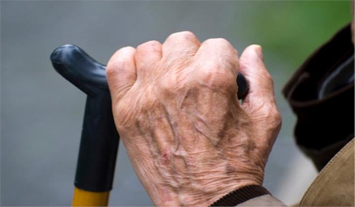 आवेदन की पावती मांगने पर अति. तहसीलदार ने वृद्ध को चेम्बर से भगाया