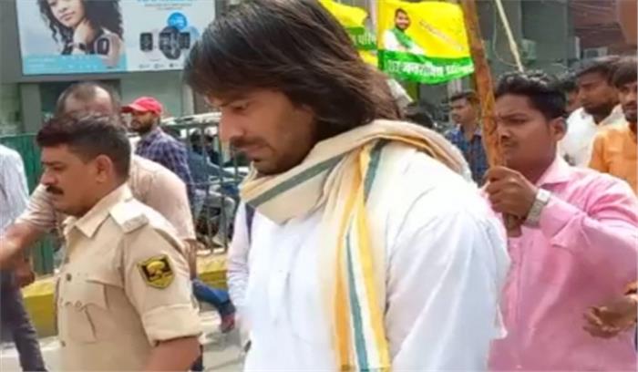 तेजप्रताप तलाक अर्जी दाखिल करने के बाद लालू से मिले