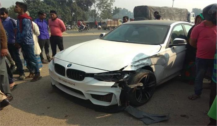 वाराणसी: लालू प्रसाद यादव के बेटे तेजप्रताप की कार ऑटो से टकराई