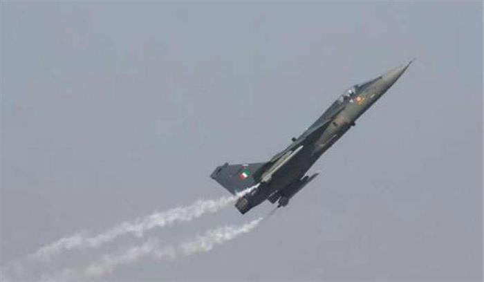 गणतंत्र दिवस परेड में पहली बार दिखा तेजस विमान