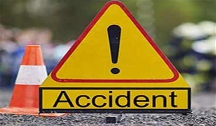 तेलंगाना सड़क हादसे में दो की मौत, 9 घायल तेलंगाना सड़क हादसे में दो की मौत, 9 घायल