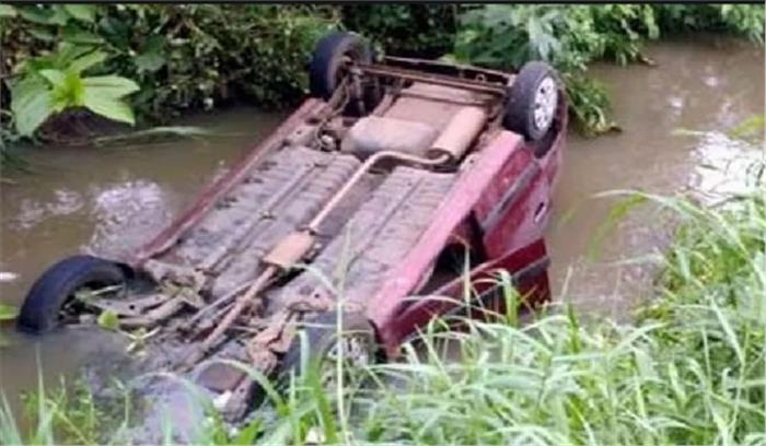 तेलंगाना में कार नहर में गिरी, एक महिला सहित 3 की मौत