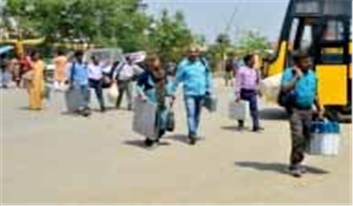 तेलंगाना में ईवीएम ले जाने की खबर पर मचा हड़कंप तेलंगाना में ईवीएम ले जाने की खबर पर मचा हड़कंप