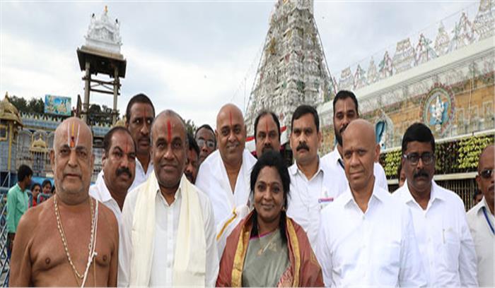 तमिलीसाई सौंदरराजन ने की भगवान वेंकटेश्वर की पूजा-अर्चना