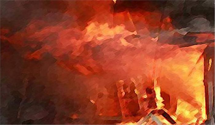 तेलंगाना के पटाखा गोदाम में लगी आग, चार श्रमिकों की मौत तेलंगाना के पटाखा गोदाम में लगी आग, चार श्रमिकों की मौत
