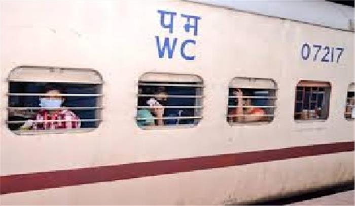 झारखंड : स्पेशल ट्रेन से पहुंचे मजदूरों का फूलों से किया गया स्वागत झारखंड : स्पेशल ट्रेन से पहुंचे मजदूरों का फूलों से किया गया स्वागत