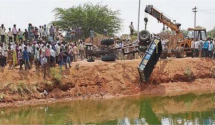 तेलंगाना में ट्रैक्टर नहर में गिरा,  13 महिला श्रमिकों की मौत