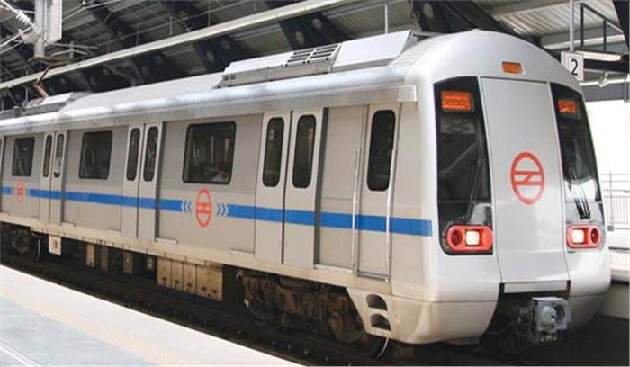 पांच मिनट में बताएं कितनी शानदार, आरामदायक है दिल्ली की मेट्रो