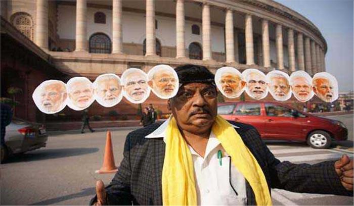 सांसद एन. शिवप्रसाद आज संसद भवन परिसर में ‘दशानन’ बनकर आये सांसद एन. शिवप्रसाद आज संसद भवन परिसर में ‘दशानन’ बनकर आये