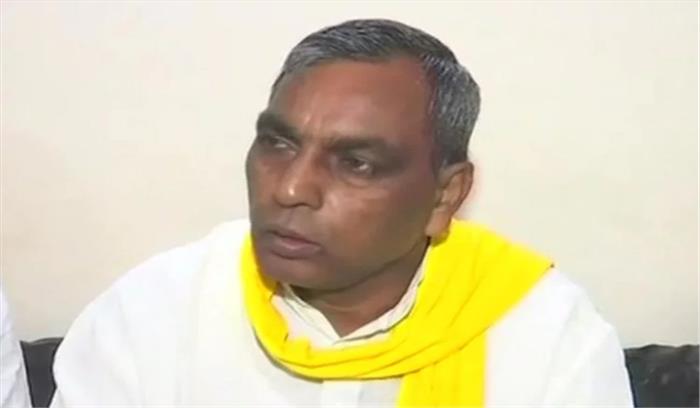 मंदिर-मस्जिद के नाम पर लोगों को लड़ा रहे नेता : राजभर