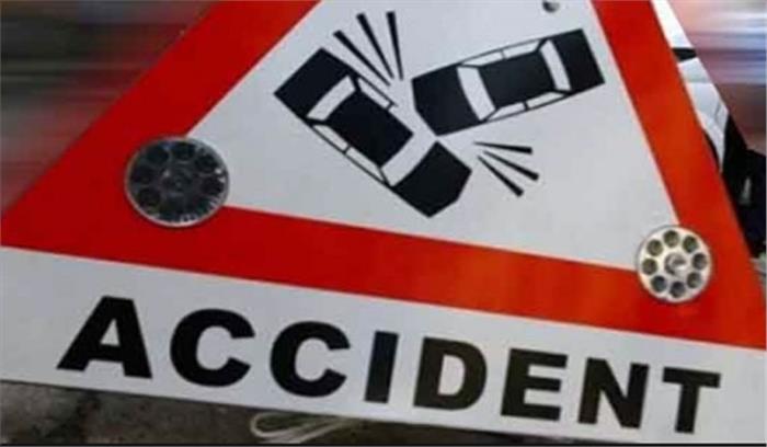 बलिया कोहरे की वजह से टेम्पो- ट्रैक्टर-ट्राली की भिड़ंत में नौ लोग घायल