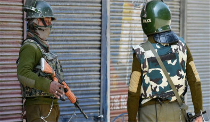 आतंकियों के हमले में 6 पुलिसकर्मी शहीद