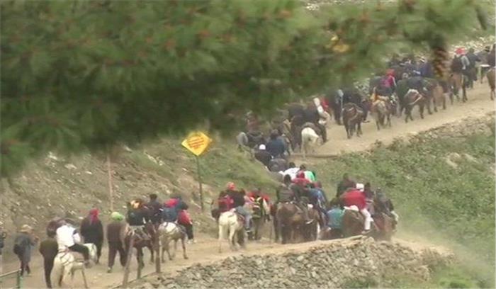 जम्मू-कश्मीर: सरकार ने पर्यटकों और अमरनाथ यात्रियों को जल्द से जल्द घाटी छोड़ने को कहा