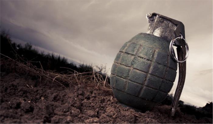 आतंकियों ने सीएपीएफ दस्ते पर ग्रेनेड फेंका, कोई हताहत नहीं