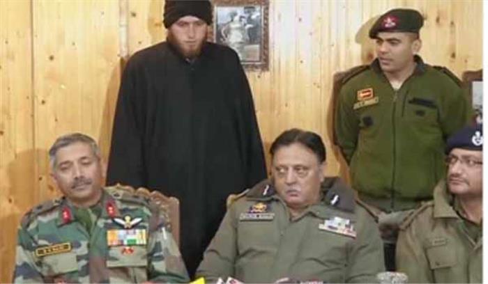 लश्कर-ए-तैयबा में शामिल हुए कश्मीरी फुटबॉल खिलाड़ी ने समर्पण किया: सेना 