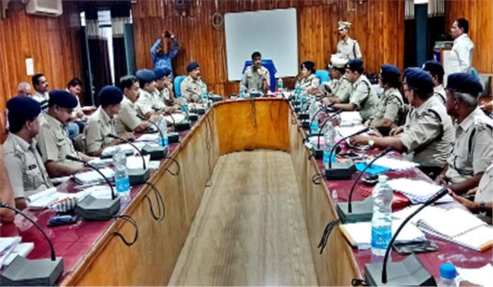 काम में रूचि नहीं है तो रिटायर हो जाएं थानेदार