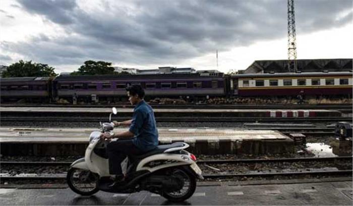 बैंकॉक में सैमसेन रेलवे स्टेशन पर सेल्फी ले रही महिला की मौत