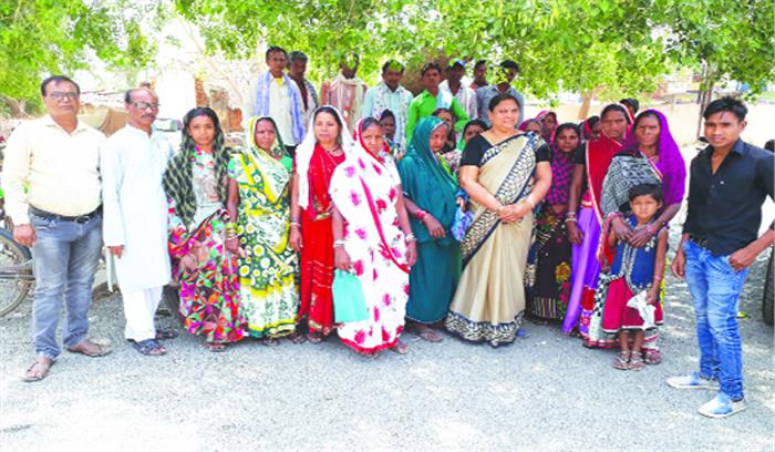 वृद्धा पेंशन 6 महीनों से अप्राप्त भटक रहा हितग्राही