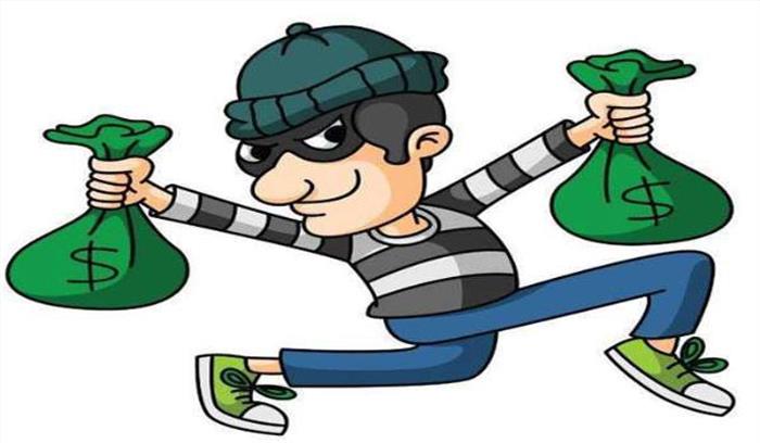 छत पर सोता रहा परिवार चोर ले उड़े जेवरात