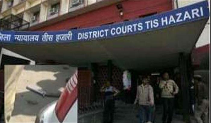 दिल्ली: तीस हजारी अदालत के सामने गोलीबारी, एक घायल