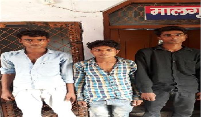 चोरों ने स्कूल से रिकॉर्ड को किया चोरी