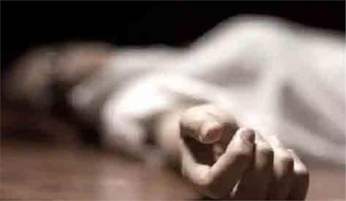 केरल : छात्र की हत्या में इस्तेमाल चाकू बरामद, विपक्ष राज्यपाल से मिला केरल : छात्र की हत्या में इस्तेमाल चाकू बरामद, विपक्ष राज्यपाल से मिला