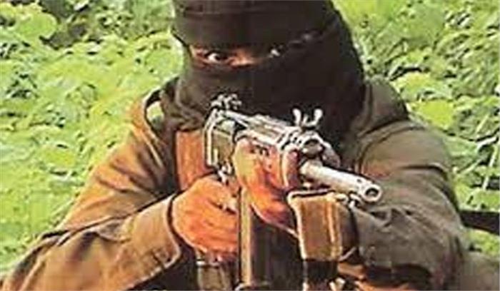 झारखंड : तीन महिलाओं समेत दस नक्सलियों किया समर्पण