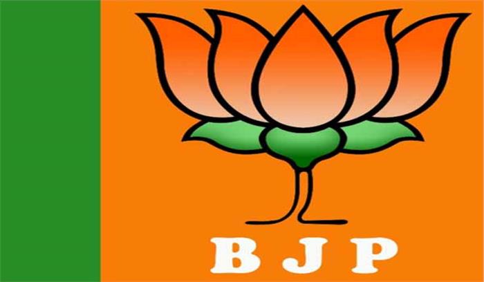 बीजेपी की चुनावी चाल, इशरत जहां को कराया पार्टी में शामिल