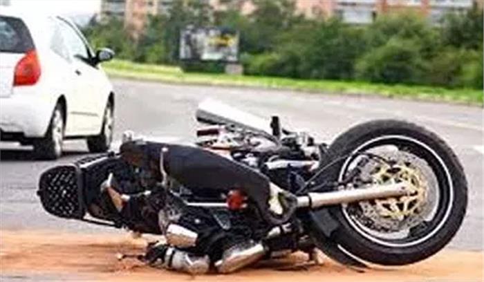 टीकमगढ़ जिले में कार की टक्कर से 3 की मौत