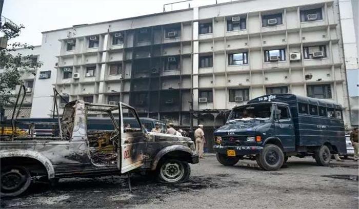 तीस हजारी मामले में जिला जज सहित 4 ने कराई प्राथमिकी दर्ज तीस हजारी मामले में जिला जज सहित 4 ने कराई प्राथमिकी दर्ज