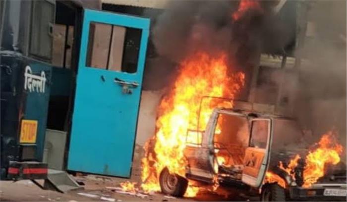 तीसहजारी कांड : दिल्ली पुलिस ने अदालत में दाखिल की प्रगति रिपोर्ट, एसआईटी जांच में मांगा सहयोग