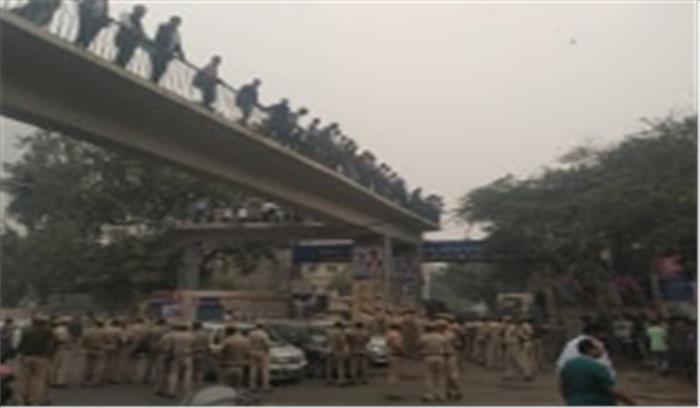 तीस हजारी कांड : पथराव करने वाले वकील ही थे, क्या गारंटी?