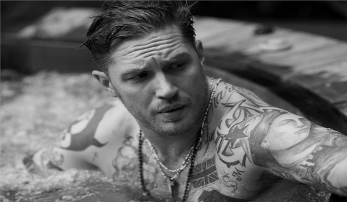 फोंजो में अल कपोन की भूमिका निभाने के लिए टॉम हार्डी ने मुड़ाया सिर