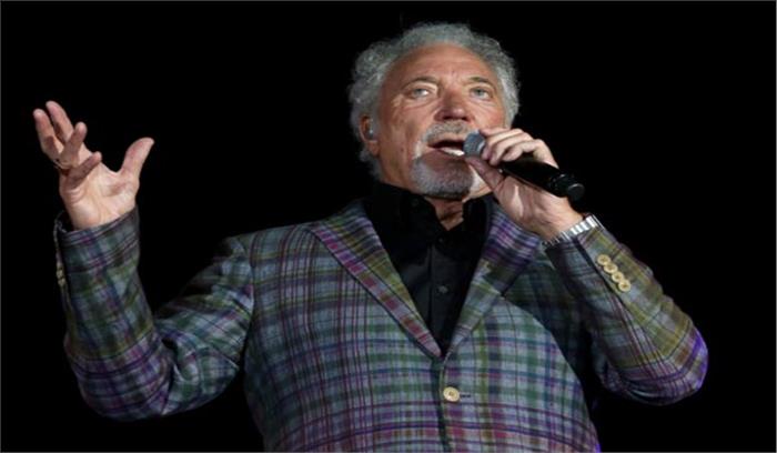 यौन शोषण के मुद्दे  संगीत उद्योग में भी बढ़ रहे हैं: टॉम जोन्स