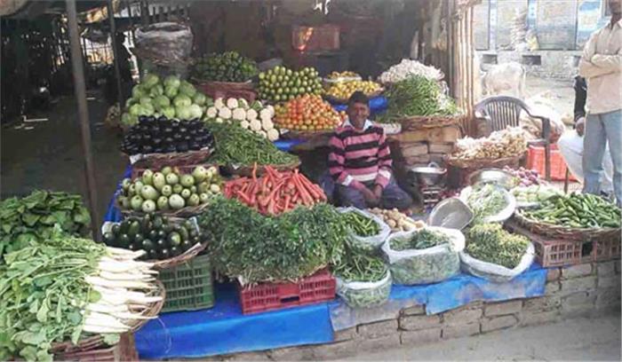 लगातार बढ़ते सब्जी के दामों से गृहणियां हुई परेशान