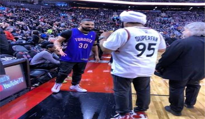 टोरंटो सुपरफैन नव भाटिया ने लेने के बाद ठुकराया ग्लोबल इंडियन अवार्ड