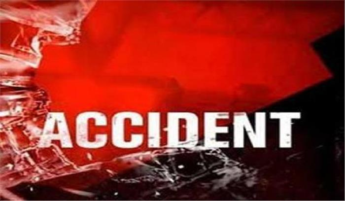 ट्रैक्टर ट्रॉली ने आटो काे मारी टक्कर,1 की मौत 12 घायल