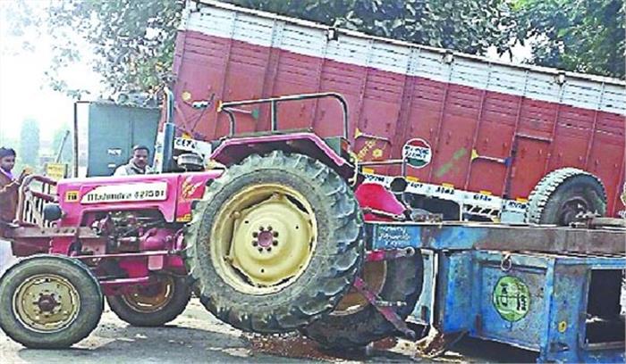 बिहार में ट्रैक्टर-ट्रक के बीच टक्कर, बच्चे की मौत