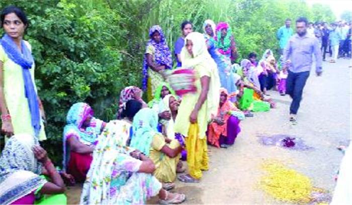 ट्रैक्टर की चपेट में आने से मां बेटे की दर्दनाक मौत