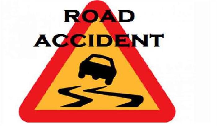 ट्रैक्टर और ट्रक के बीच टक्कर,1 की मौत 8 घायल