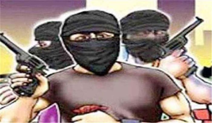 उप्र : डकैतों ने एक घर पर हमला कर 3 लोगों की हत्या