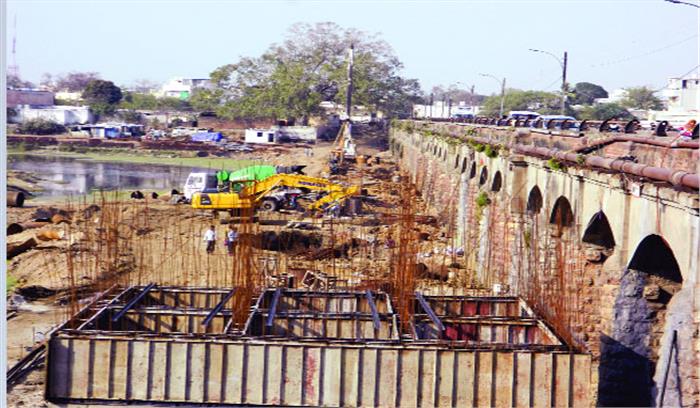 फोरलेन पुल निर्माण की कछुआ चाल समय पर तैयार होना मुश्किल