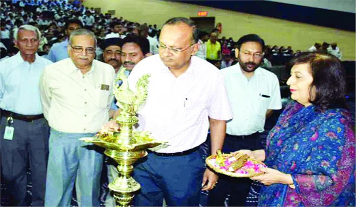 नुक्कड़ नाटक व जादू के शो के जरिए यातायात नियमों के प्रति किया जागरूक