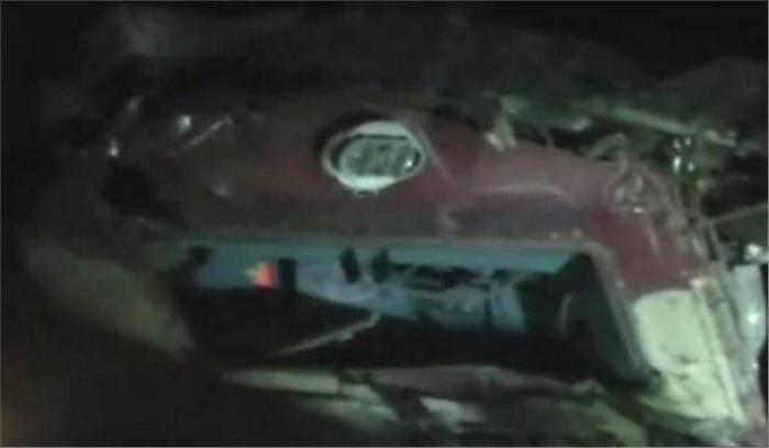 हापुड़ में ट्रक रेलगाड़ी से टकराया, ट्रेन चालक की मौत, सहचालक घायल