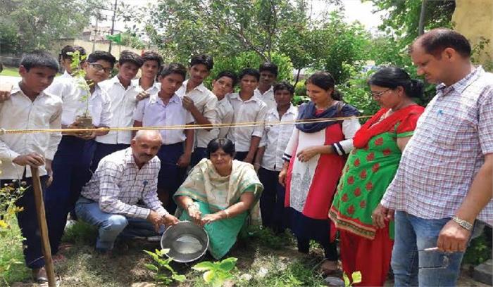 वृक्ष हमारी जान है इनकी देखभाल करना जरूरी : नीरज