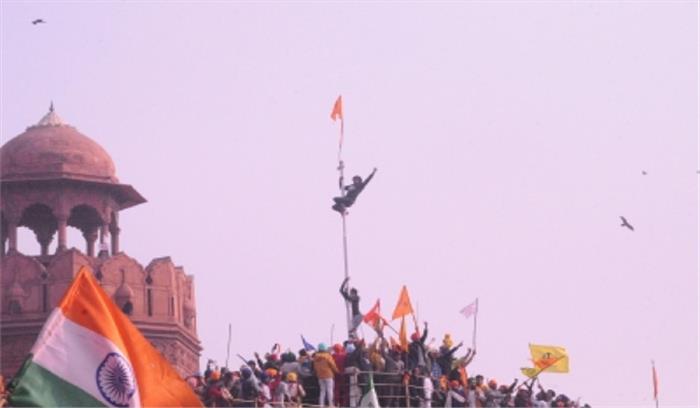 तिरंगे का अपमान दुर्भाग्यपूर्ण : कोविंद 