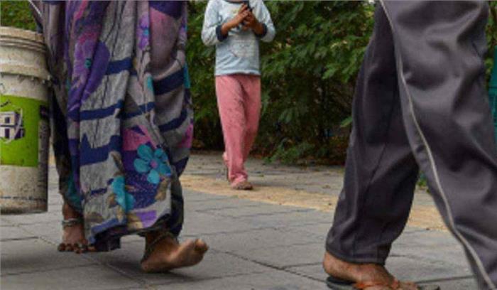 ..एक चप्पल दे दो साहब