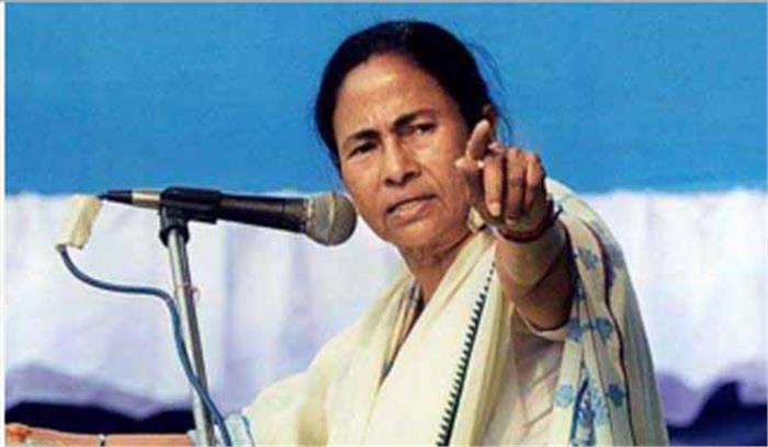 ममता का आधार लिंकिंग की अनिवार्यता को लेकर केंद्र पर हमला