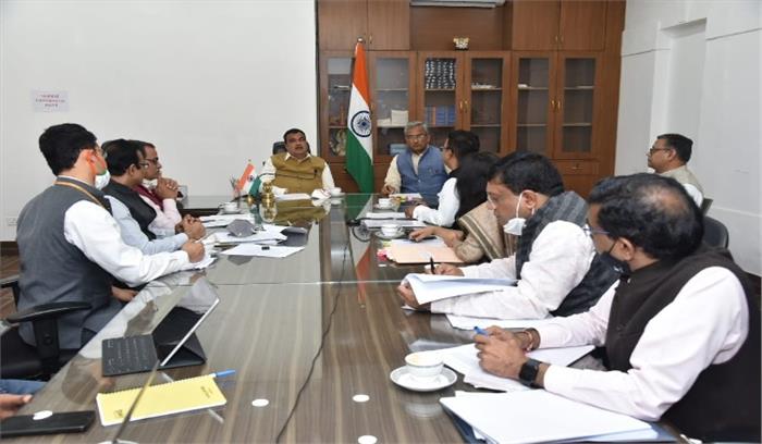 त्रिवेन्द्र सिंह रावत ने की नितिन गडकरी से मुलाकात