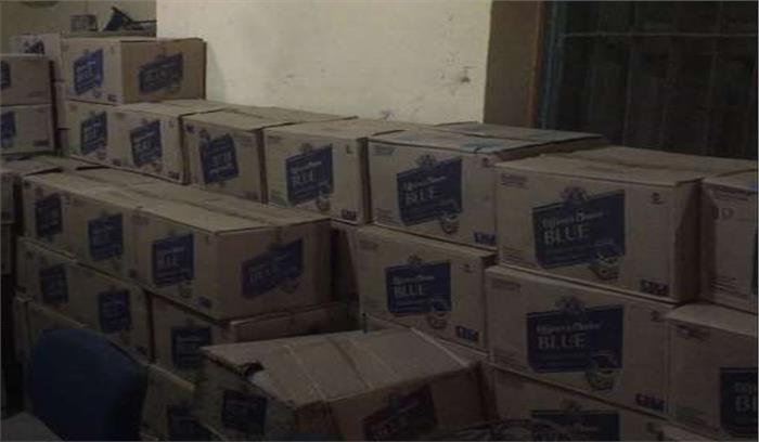 ट्रक में बने तहखाने से भारी मात्रा में शराब बरामद, चालक गिरफ्तार